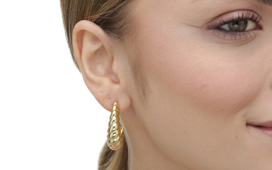 Banho personalizado em semijoias: como escolher o acabamento certo para o seu lote