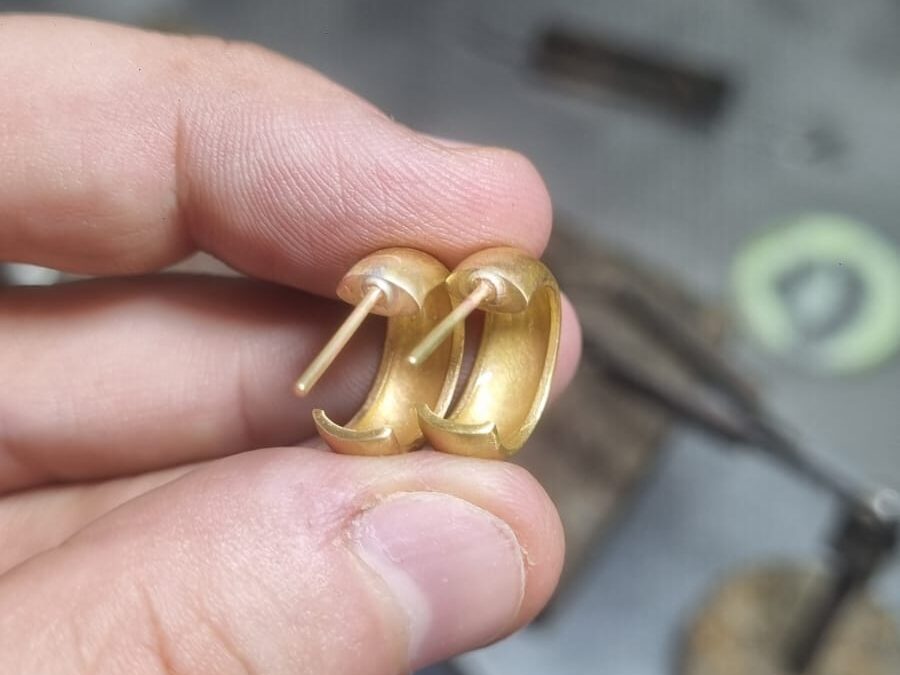 Por que o banho galvânico não adere — e a culpa quase nunca é da química