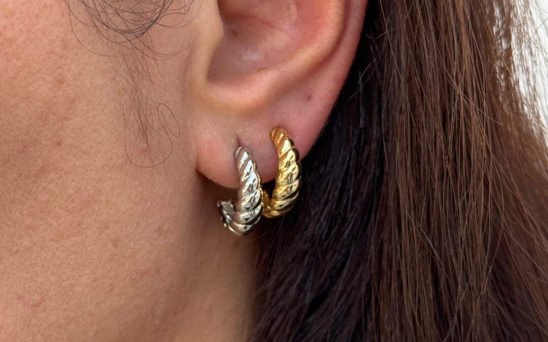 Mix Match Semijoias: Como Montar uma Vitrine de Dois Tons no Atacado